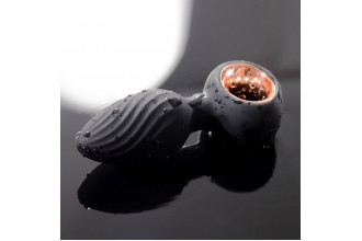 Черная анальная пробка с вибрацией, вращением и пультом ДУ