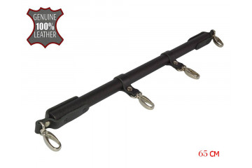 Черная металлическая распорка с кожаными ремешками и карабинами - 65 см.