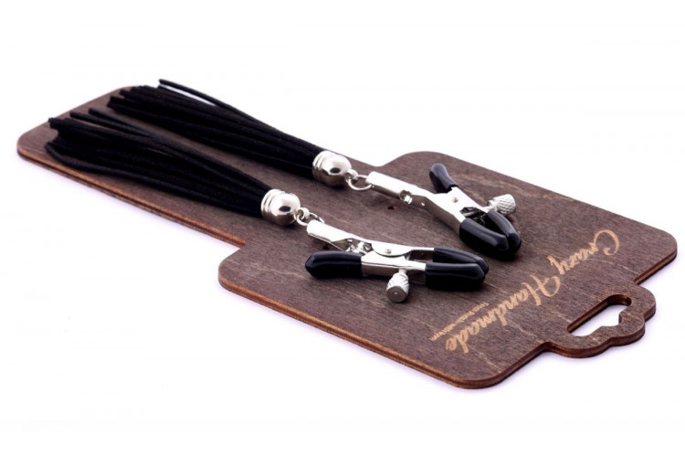 Зажимы на соски с черными замшевыми кисточками Зажимы на соски с черными замшевыми кисточками