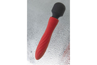 Красно-черный двусторонний вибромассажер Black&Red - 21 см. Красно-черный двусторонний вибромассажер Black&Red - 21 см.