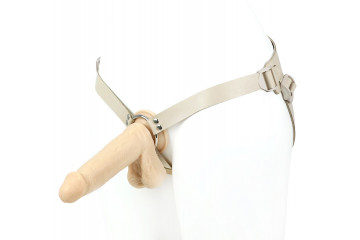 Поясной фаллоимитатор с мошонкой телесного цвета - 18 см.