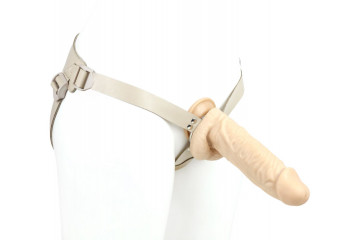 Телесный поясной фаллоимитатор - 22 см.