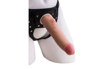 Реалистичный страпон Harness из трусиков и насадки-фаллоса - 18,5 см.