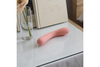 Розовый изогнутый вибратор Iroha Mai Toki - 17,4 см.