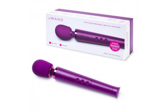Фиолетовый жезловый мини-вибратор Le Wand Petite c 6 режимами вибрации