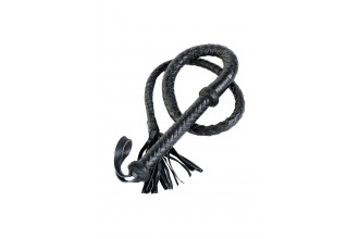 Длинный кожаный кнут с хлопушками на конце