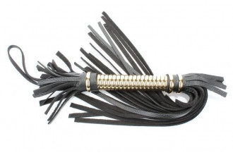 Чёрная кожаная плетка с золотистой рукоятью - 45 см.