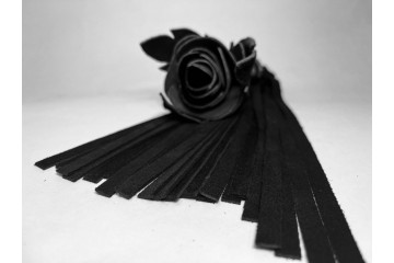 Черная замшевая плеть с лаковой розой в рукояти - 40 см.