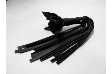 Черная кожаная плеть с лаковой розой в рукояти - 40 см.