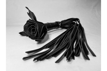 Черная кожаная плеть с розой в рукояти - 40 см.