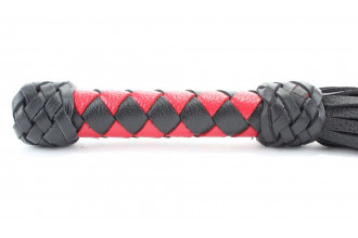 Черно-красная плеть с плетеной ручкой с ромбовидным узором - 45 см.