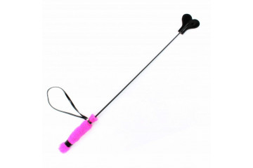 Черный лаковый стек с розовой меховой ручкой - 61 см.