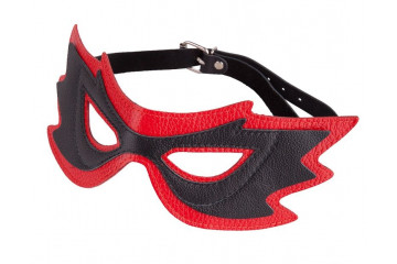 Чёрно-красная маска с прорезями для глаз