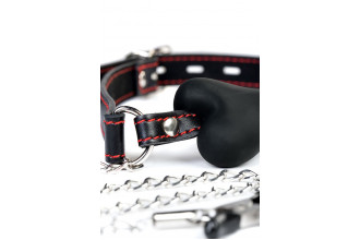 Черный кляп-трензель Theatre в виде косточки с зажимами для сосков Черный кляп-трензель Theatre в виде косточки с зажимами для сосков