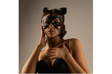 Черная кожаная маска-шлем с маленькими ушками