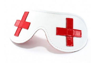 Маска из натуральной белой кожи с красными лаковыми крестами