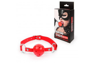 Красный кляп-шарик на регулируемом ремешке с кольцами