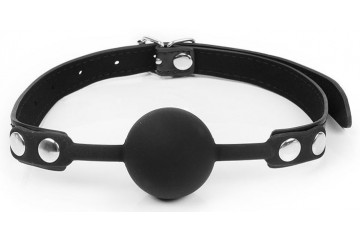 Черный кляп-шарик с регулируемым ремешком