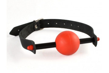 Черный кляп с красным шариком-трензелем