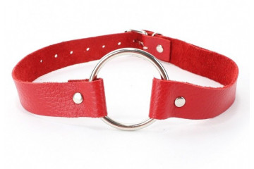 Красный кожаный кляп с кольцом