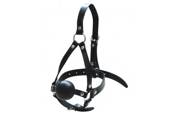Черный кляп-шар со сбруей на голову из кожи
