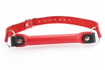 Красный кляп-трензель из кожи