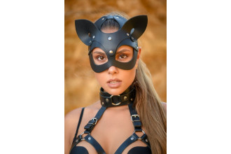Эффектная кожаная маска кошки с ушками