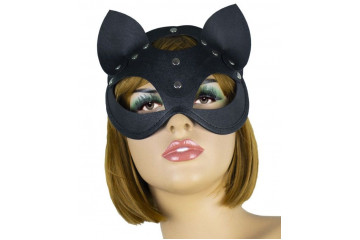Маска кошки с металлическими заклепками