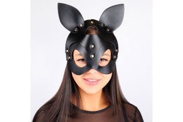 Черная маска с ушками и заклепками