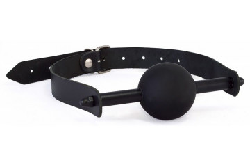 Черный кляп с шариком-трензелем