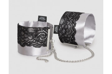 Сатиновые наручники с кружевом Play Nice