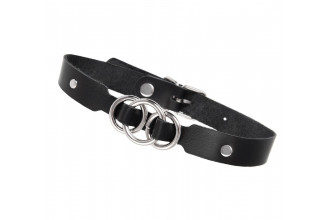Черный кожаный ошейник со связанными кольцами