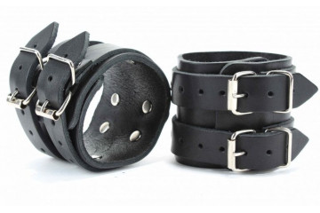 Черные широкие кожаные оковы с двумя пряжками
