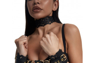 Черный ажурный чокер с золотистой фурнитурой