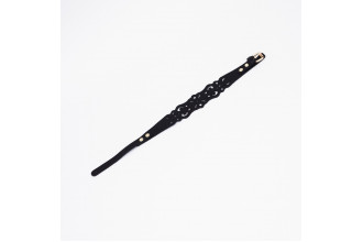 Черный ажурный чокер с золотистой фурнитурой