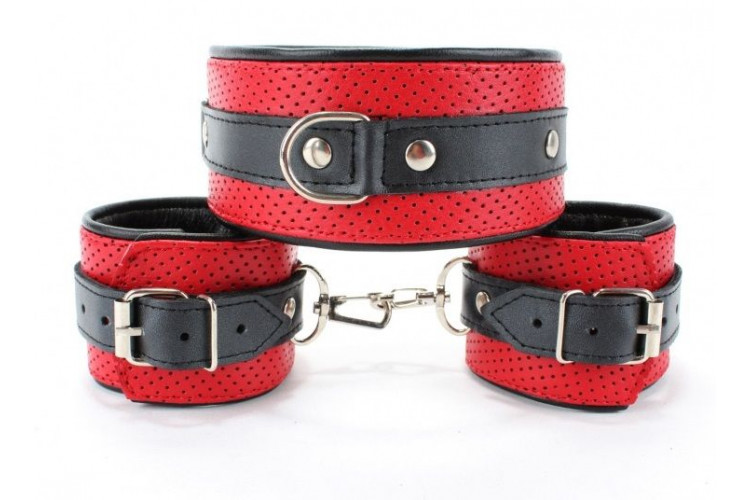 Красно-черная фиксация из перфорированной кожи Красно-черная фиксация из перфорированной кожи