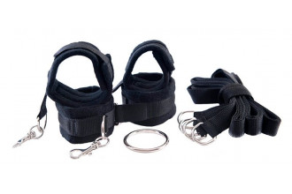 Сцепка рук и ног с фиксирующими ремнями