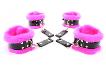 Черно-розовая крестообразная меховая фиксация для рук и ног