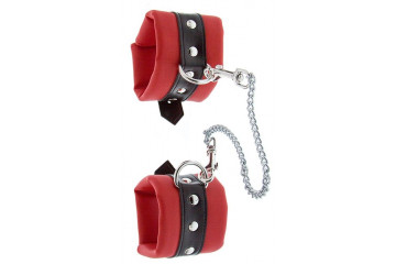 Красно-чёрные наручники на металлической цепочке