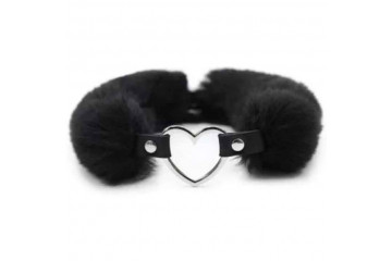 Черный меховой ошейник с металлическим сердечком