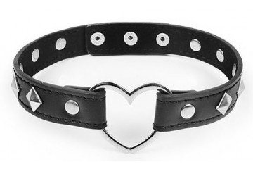 Черный ошейник с серебристыми ромбиками и сердечком