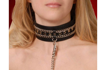 Чёрный ошейник с цепочками и поводком