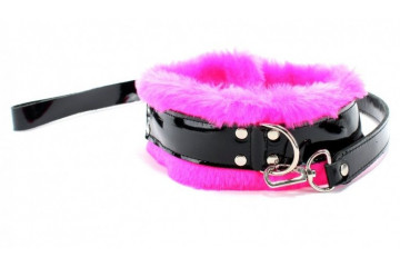 Розовый меховой ошейник с ремешками и поводком из лакированной кожи