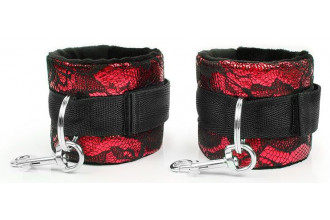 Красно-черные наручники с карабинами
