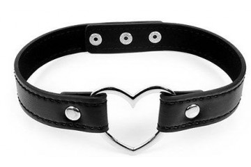 Черный ошейник с сердечком