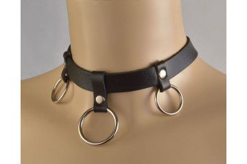 Черный чокер Соло с 3 кольцами