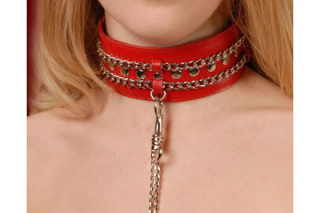 Красный ошейник с цепочками