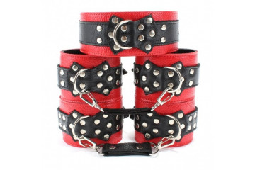 Набор кожаных красно-черных БДСМ-аксессуаров