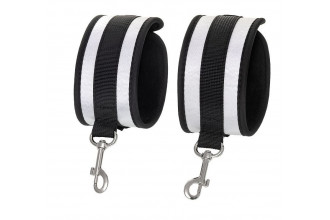 Серебристо-черные наручники Anonymo