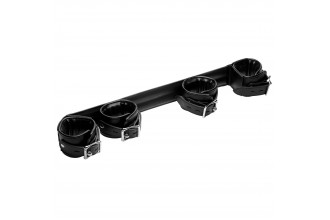 Черная распорка с манжетами для рук и ног Deluxe Rigid Spreader Bar